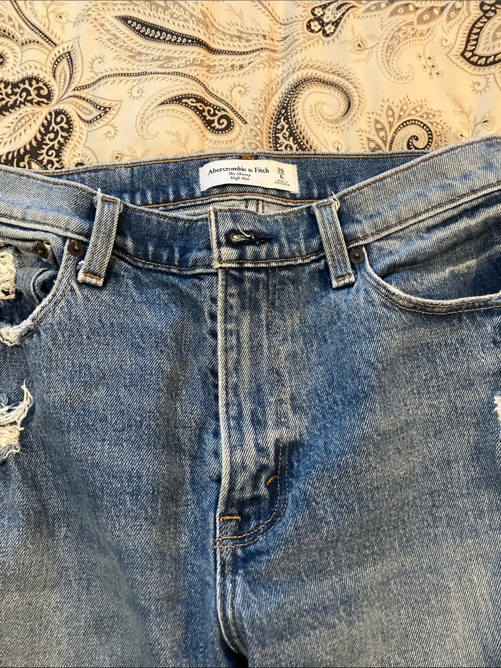 Abercrombie & Fitch women’s Light Blue Relaxed Jeans